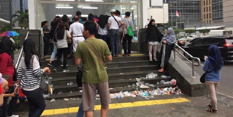  Ingat, Jangan Buang Sampah Sembarangan di Kawasan MRT